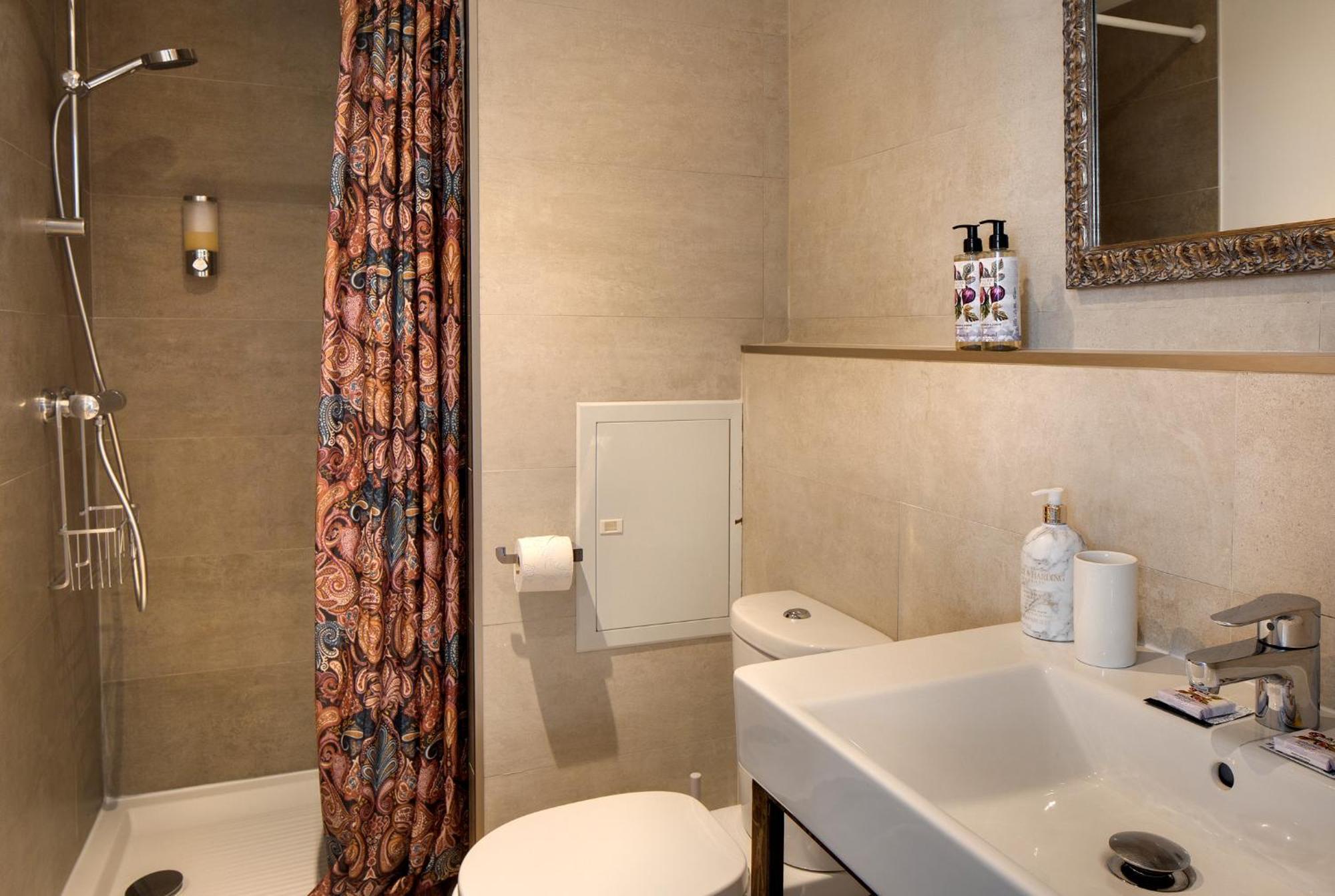 أفينيون La Maison Des Augustins 4 Stars Spa Et Fitness الغرفة الصورة