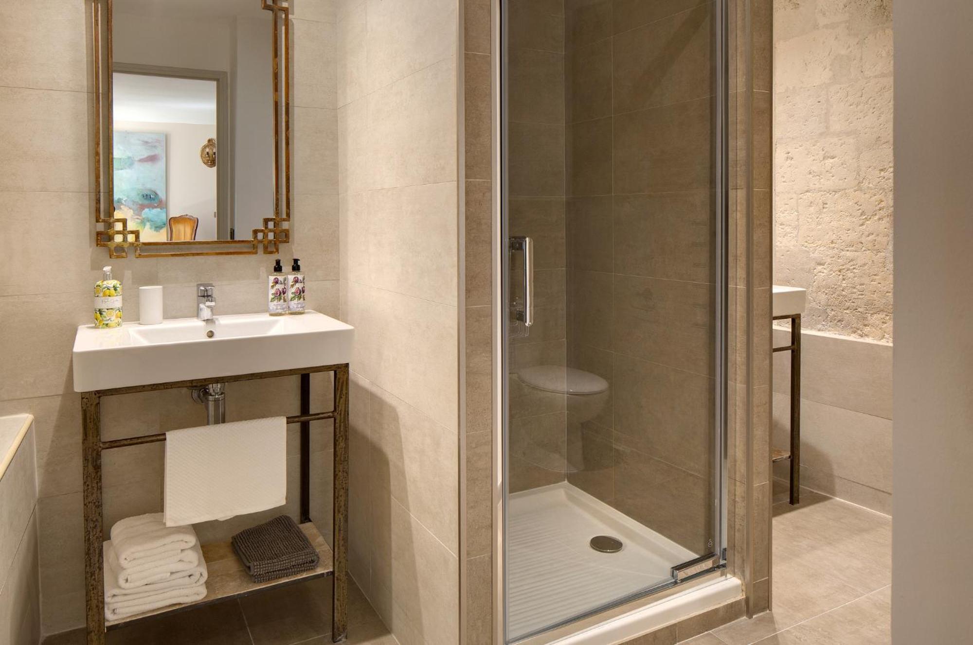 أفينيون La Maison Des Augustins 4 Stars Spa Et Fitness الغرفة الصورة